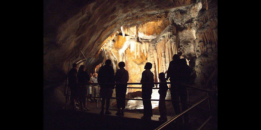 Chifley-Cave-Tour-at-Jenolan-Caves_border2